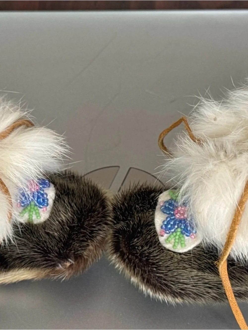 Source Unknown Cream Fur Kids Moccasins with Blue Beaded Flower